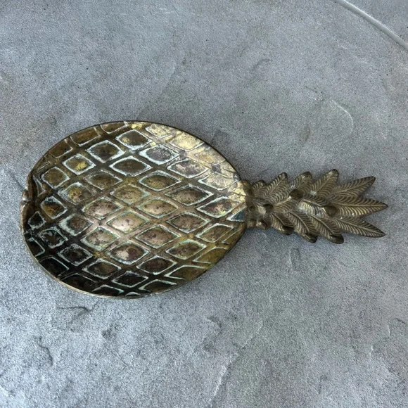 Vintage Brass Pineapple Soap Dish - Picture 7 of 8